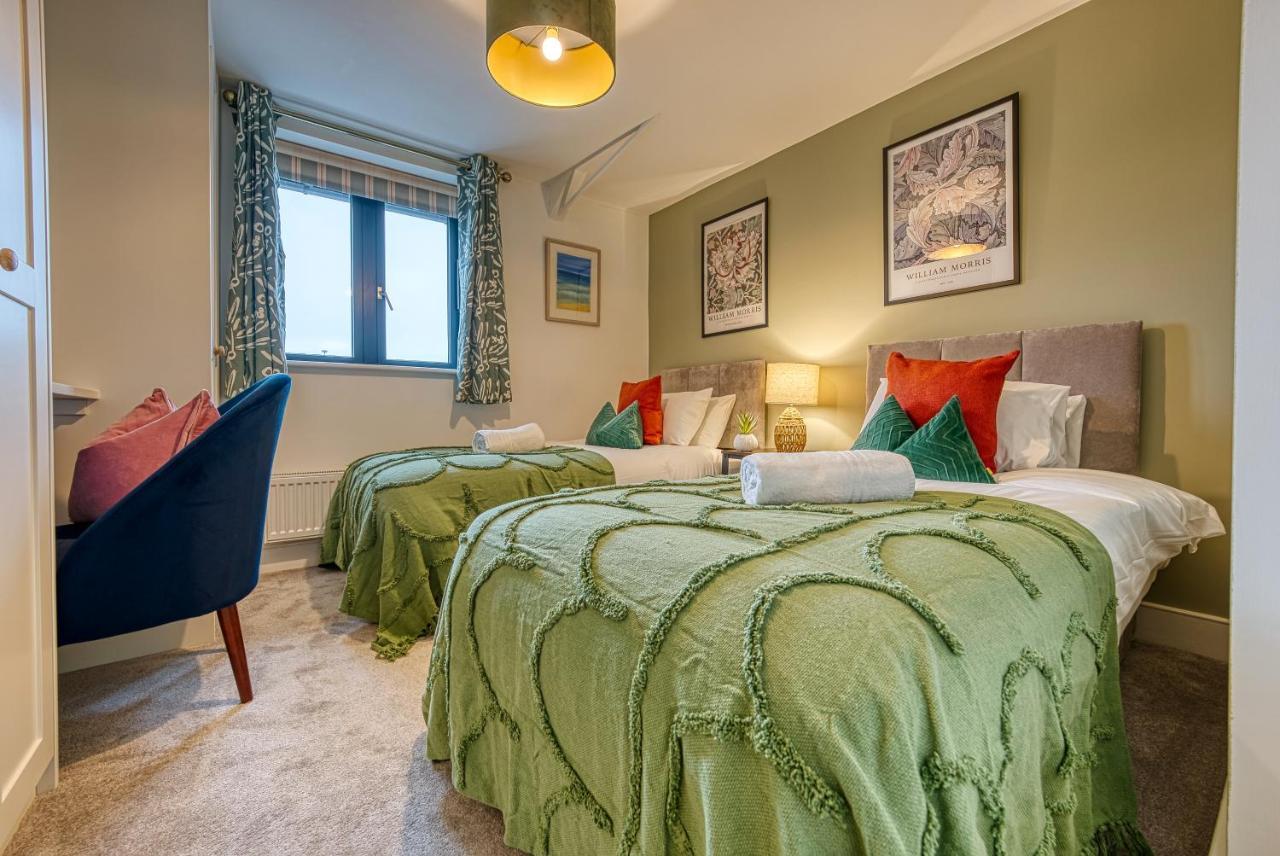 Ashcroft Loft By Timeless Stays - Stunning 3 Bedroom, 2 Bathrooms, Charming Central Apartment Featuring A Balcony Cirencester Exterior foto