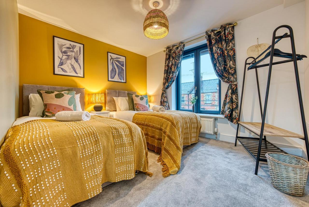 Ashcroft Loft By Timeless Stays - Stunning 3 Bedroom, 2 Bathrooms, Charming Central Apartment Featuring A Balcony Cirencester Exterior foto